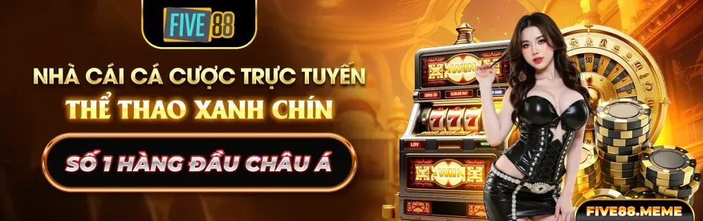 Người chơi đang nghiên cứu luật chơi và RTP của casino